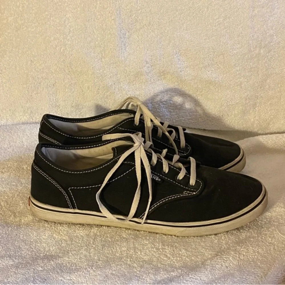 Vans‎ Black Skate-Inspired Sneakers Women’s Size 9 Lace Up Shoes